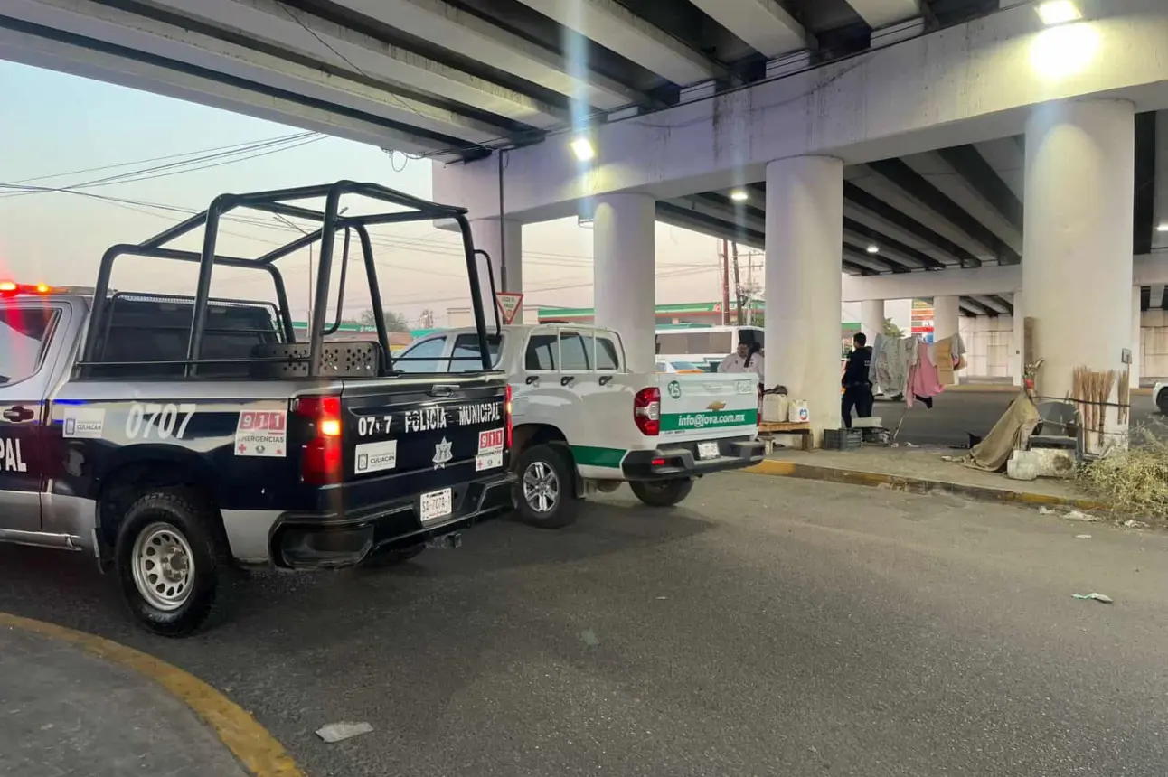 Don Blas regresa a casa con sus mascotas gracias al apoyo de Policías de la SSPyTM y personal del Sistema DIF Culiacán. Fotos: SSPyTM