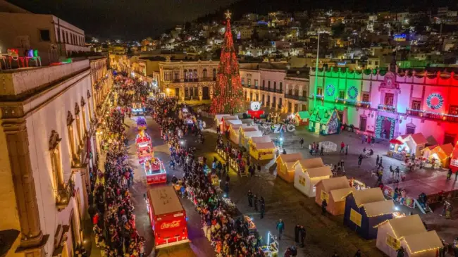 Es un ambiente familiar el de la Verbena Revolucionaria y el del Festival de Luces de Navidad de Zacatecas. Foto: Cortesía