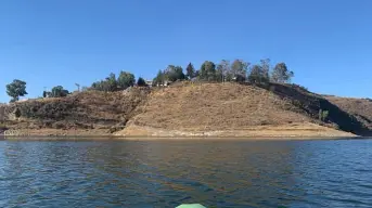 La Presa Madín, uno de los cuerpos de agua más importantes del Estado de México, se somete a un programa de limpieza.