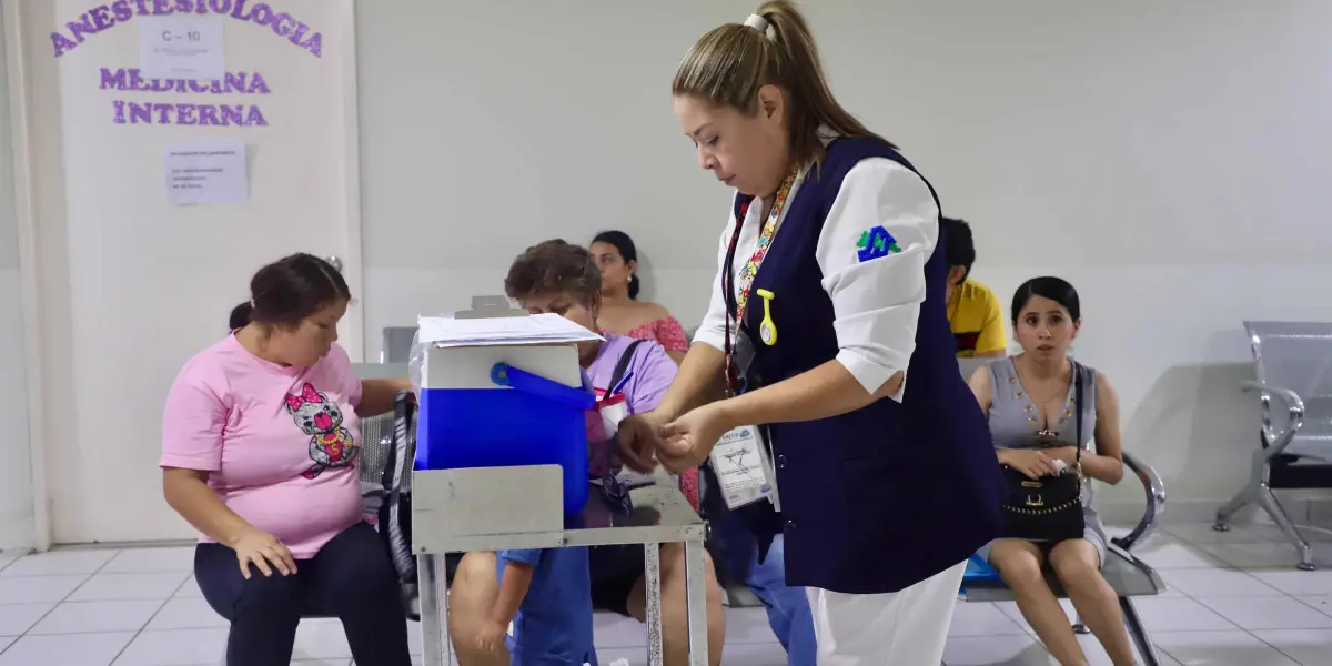 Llama Secretaría de Salud a sinaloenses a vacunarse contra la Influenza y Covid-19 ante bajas temperaturas.