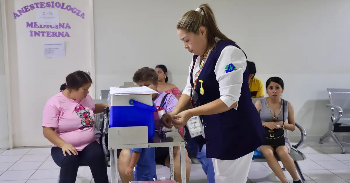 Llama Secretaría de Salud a sinaloenses a vacunarse contra la Influenza y Covid-19 ante bajas temperaturas