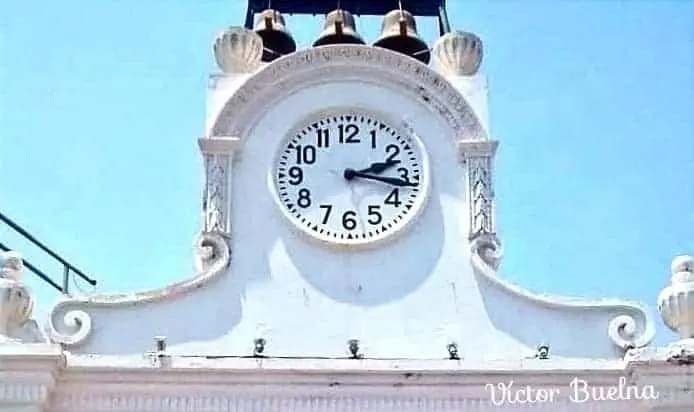 El reloj de la Parroquia es una figura tradicional en el pueblo.