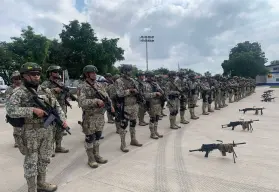 Ejército Mexicano decomisa autos blindados, armamento y drogas en Culiacán y Cosalá, con valor de 122 mdp