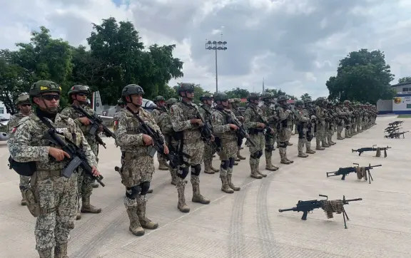 Ejército Mexicano decomisa autos blindados, armamento y drogas en Culiacán y Cosalá, con valor de 122 mdp