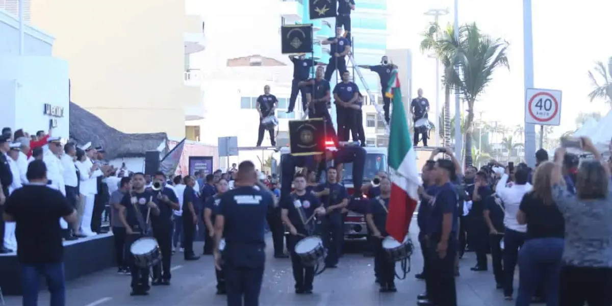 Desfile 20 noviembre Mazatlán.