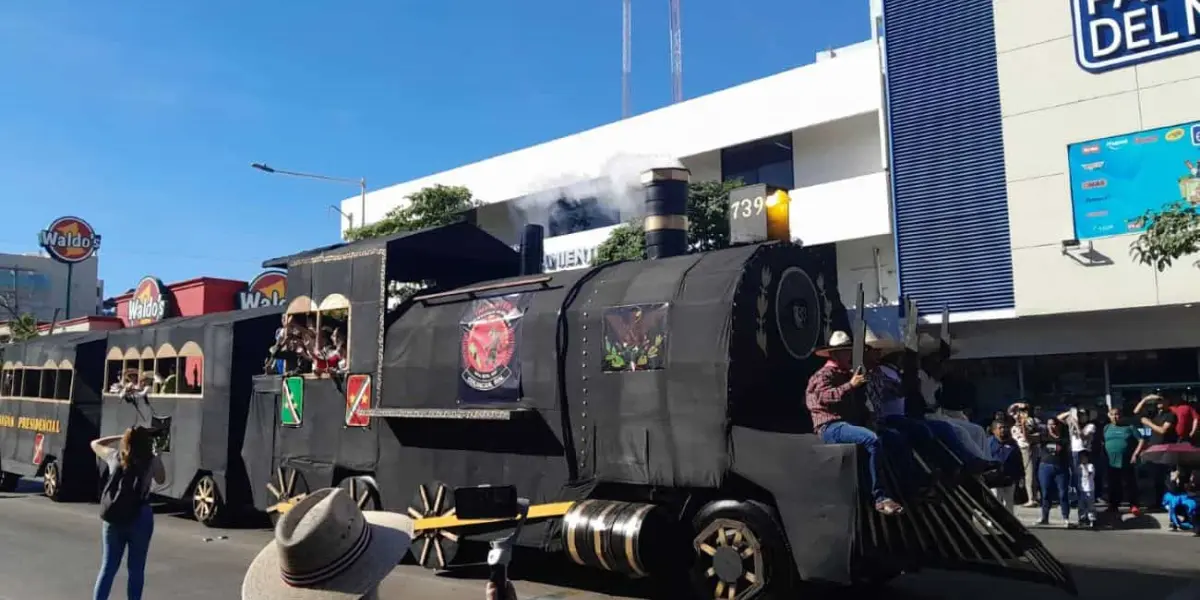 Desfile de aniversario de la Revolución Mexicana en Culiacán