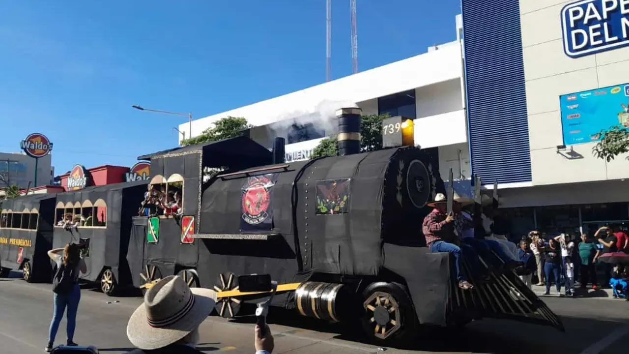 Desfile de aniversario de la Revolución Mexicana en Culiacán