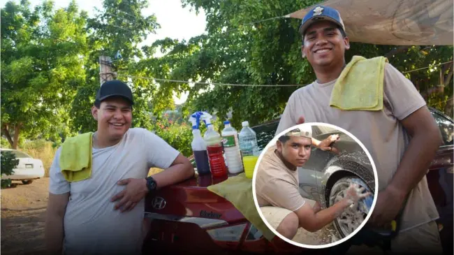 José Alexis y Erick Manuel, entusiastas jóvenes que limpian autos sin que sus dueños salgan de casa en Culiacán. Foto: Juan Madrigal