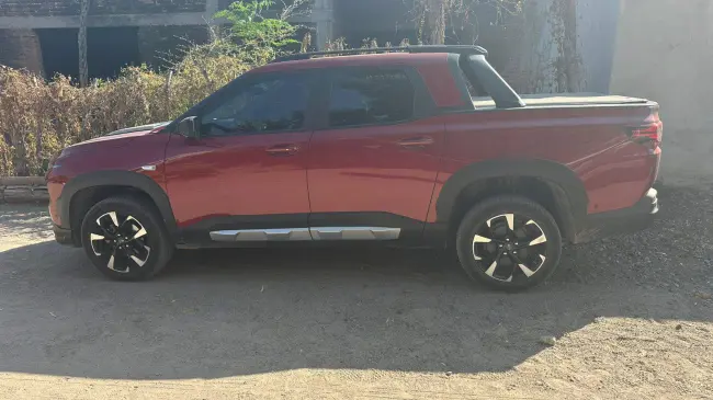 En solo siete días la SSPyTM, en la capital sinaloense recupera 24 vehículos con reporte de robo y detiene a dos personas por tránsito de vehículo robado. Fotos: SSPyTM