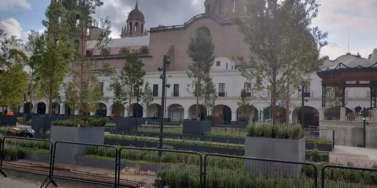 La Plaza González Arratia combina encanto y tradición, consolidándose como una joya arquitectónica en el corazón de Toluca.