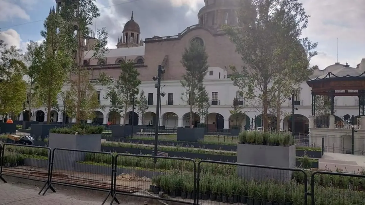 La Plaza González Arratia combina encanto y tradición, consolidándose como una joya arquitectónica en el corazón de Toluca.