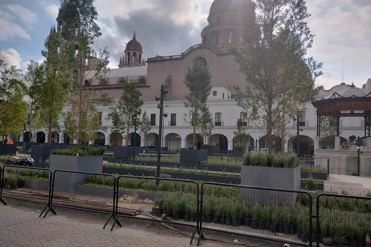 La Plaza González Arratia combina encanto y tradición, consolidándose como una joya arquitectónica en el corazón de Toluca.