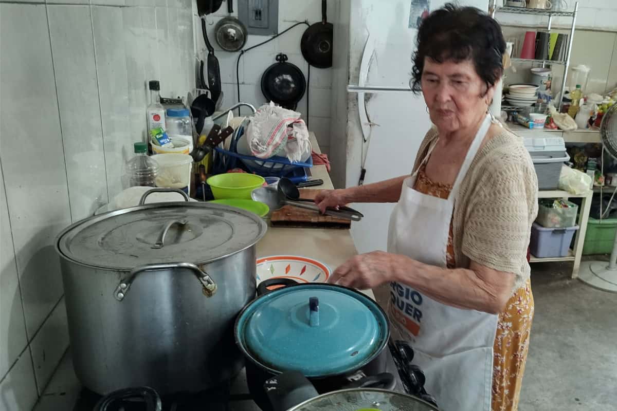 Doña Trini, una mujer que alimenta el alma de Tierra Blanca en Culiacán desde hace 45 años