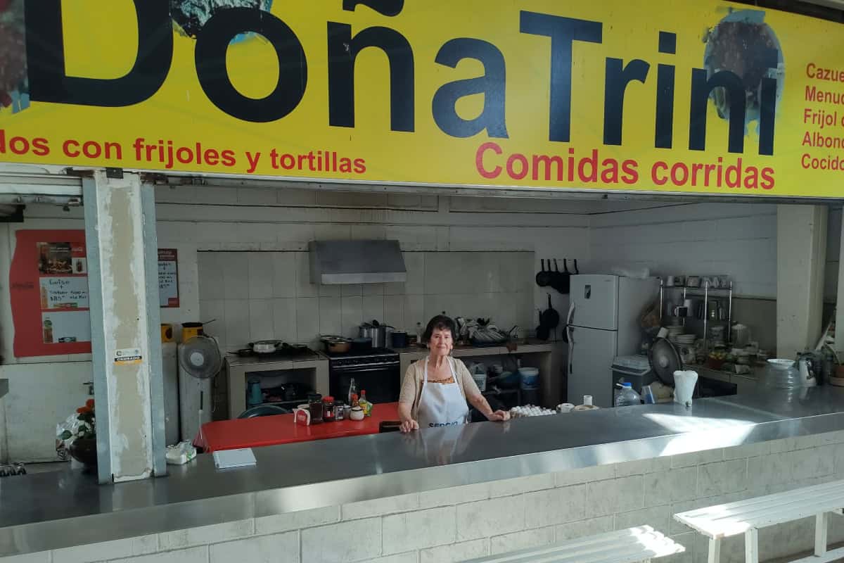 Doña Trini, una mujer que alimenta el alma de Tierra Blanca en Culiacán desde hace 45 años