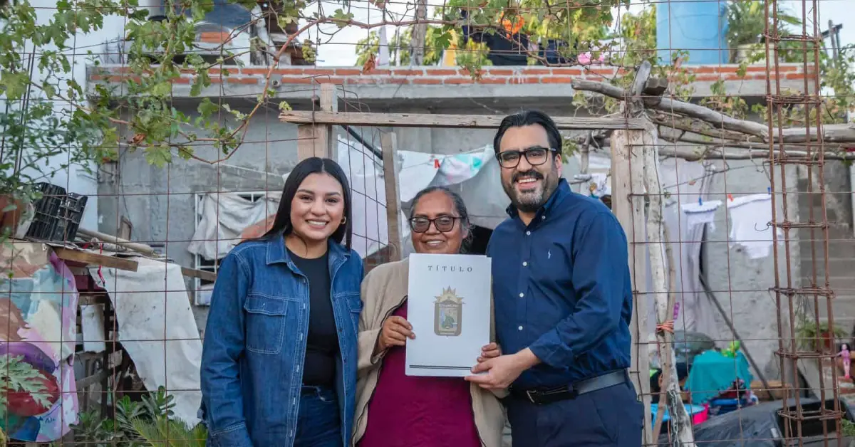 “Ahora sí es nuestra casa”: Emotiva entrega de títulos de propiedad en la colonia Las Coloradas en Culiacán