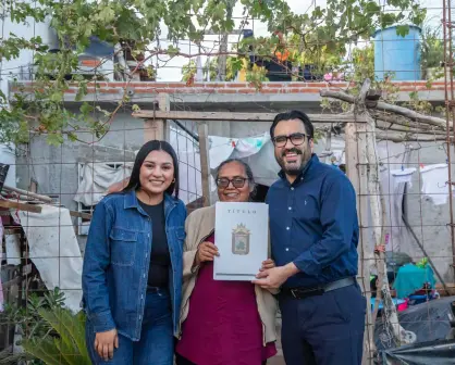 "Ahora sí es nuestra casa": Emotiva entrega de títulos de propiedad en la colonia Las Coloradas en Culiacán