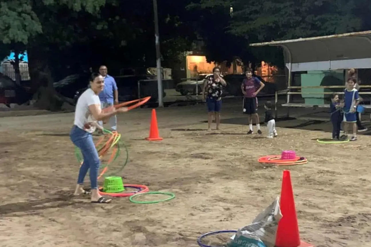 Vecinos de la colonia 21 de Marzo disfrutaron de una tarde llena de convivencia y deporte en familia, gracias a la jornada organizada por el IMDEC.