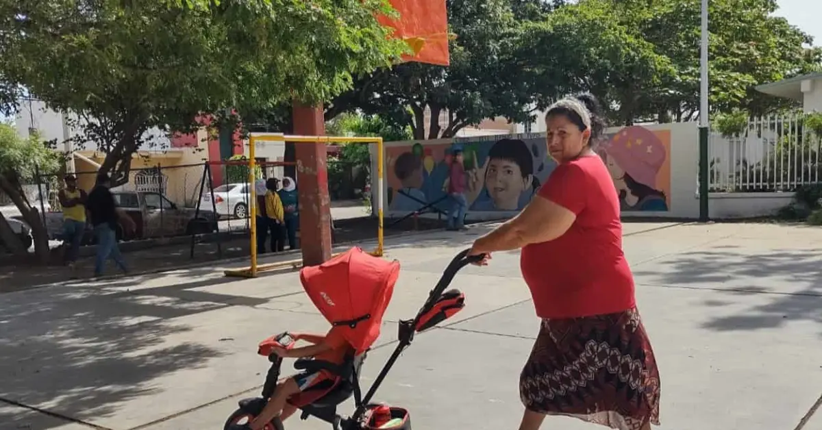 Mural inspirador embellece la cancha de la colonia 5 de Febrero en Culiacán