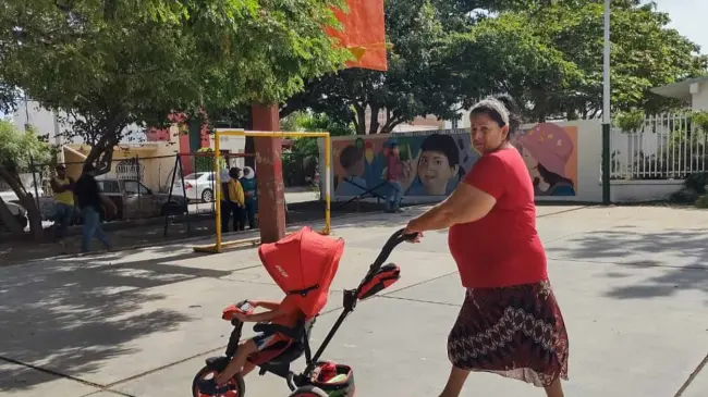 Nuevo mural en la colonia 5 de Febrero, embellece la cancha comunitaria y promueve valores de paz y unión vecinal. Foto: Juan Madrigal
