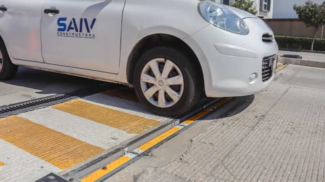 Instalación de topes inteligentes en México.