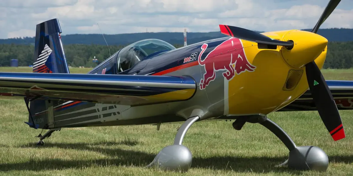 Avioneta de Red Bull. Foto. Pixabay.