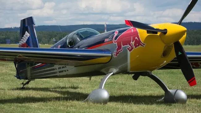 Avioneta de Red Bull. Foto. Pixabay.