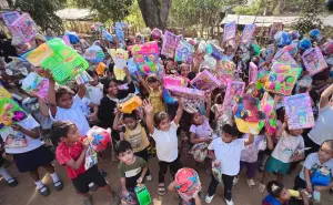 ¡Se adelantó Santa Claus Niñas y Niños de Rosario reciben juguetes de regalo por parte de DIF Sinaloa