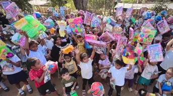 ¡Se adelantó Santa Claus Niñas y Niños de Rosario reciben juguetes de regalo por parte de DIF Sinaloa