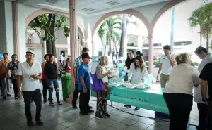 Alajibua del DIF Culiacán lleva alimentos calientes a familias en el Hospital Civil