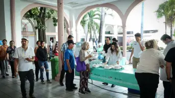 Alajibua del DIF Culiacán lleva alimentos calientes a familias en el Hospital Civil