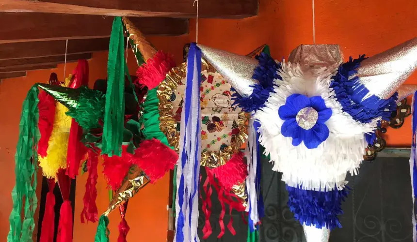 Piñatas navideñas.