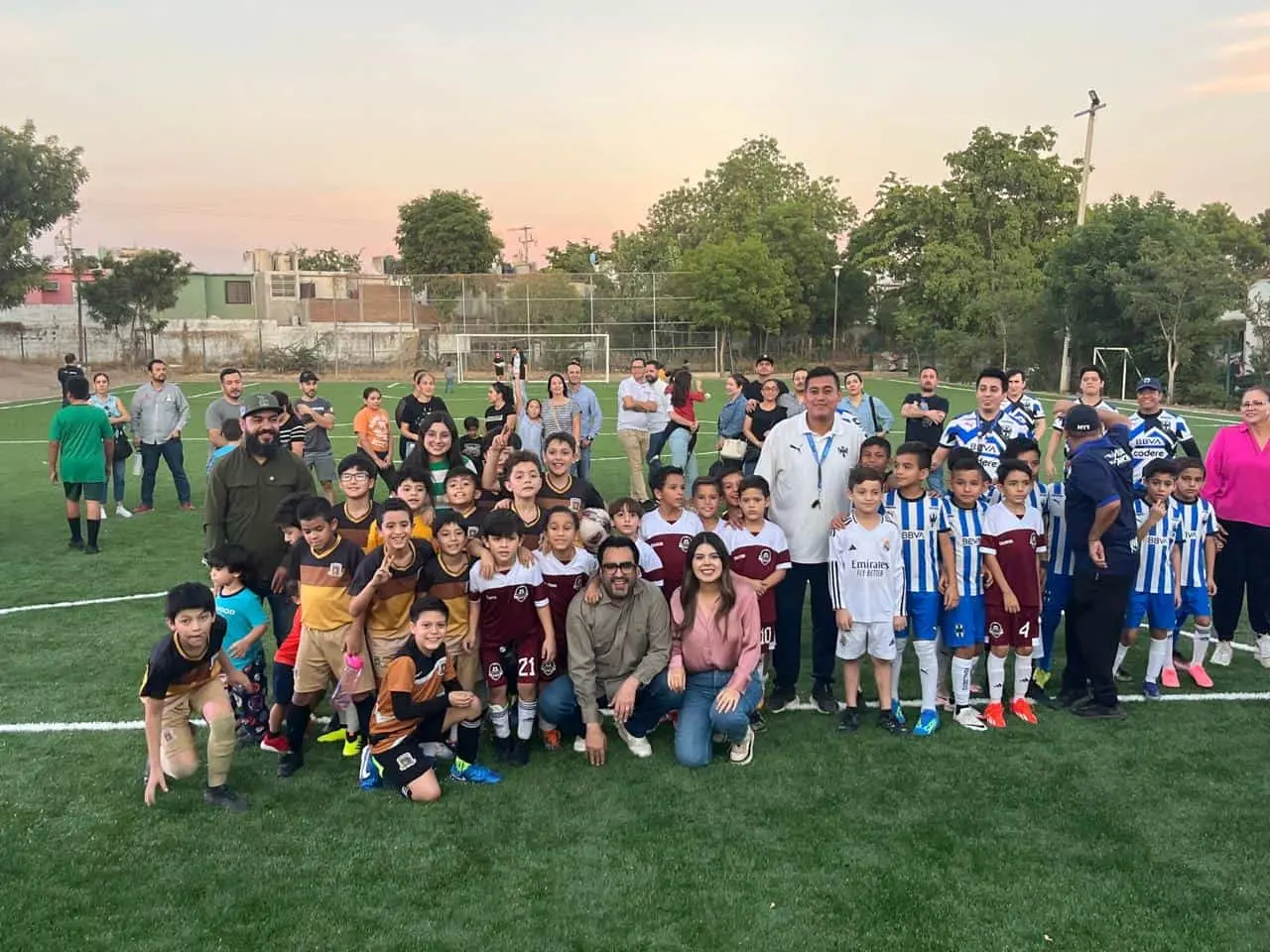 Un nuevo inicio para el fraccionamiento Universidad 94 en la capital sinaloense, con la entregan de cancha de fútbol totalmente renovada.