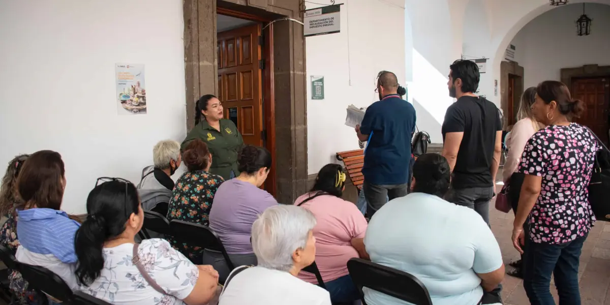 Culichis acuden a pagar su impuestos al Ayuntamiento de Culiacán.