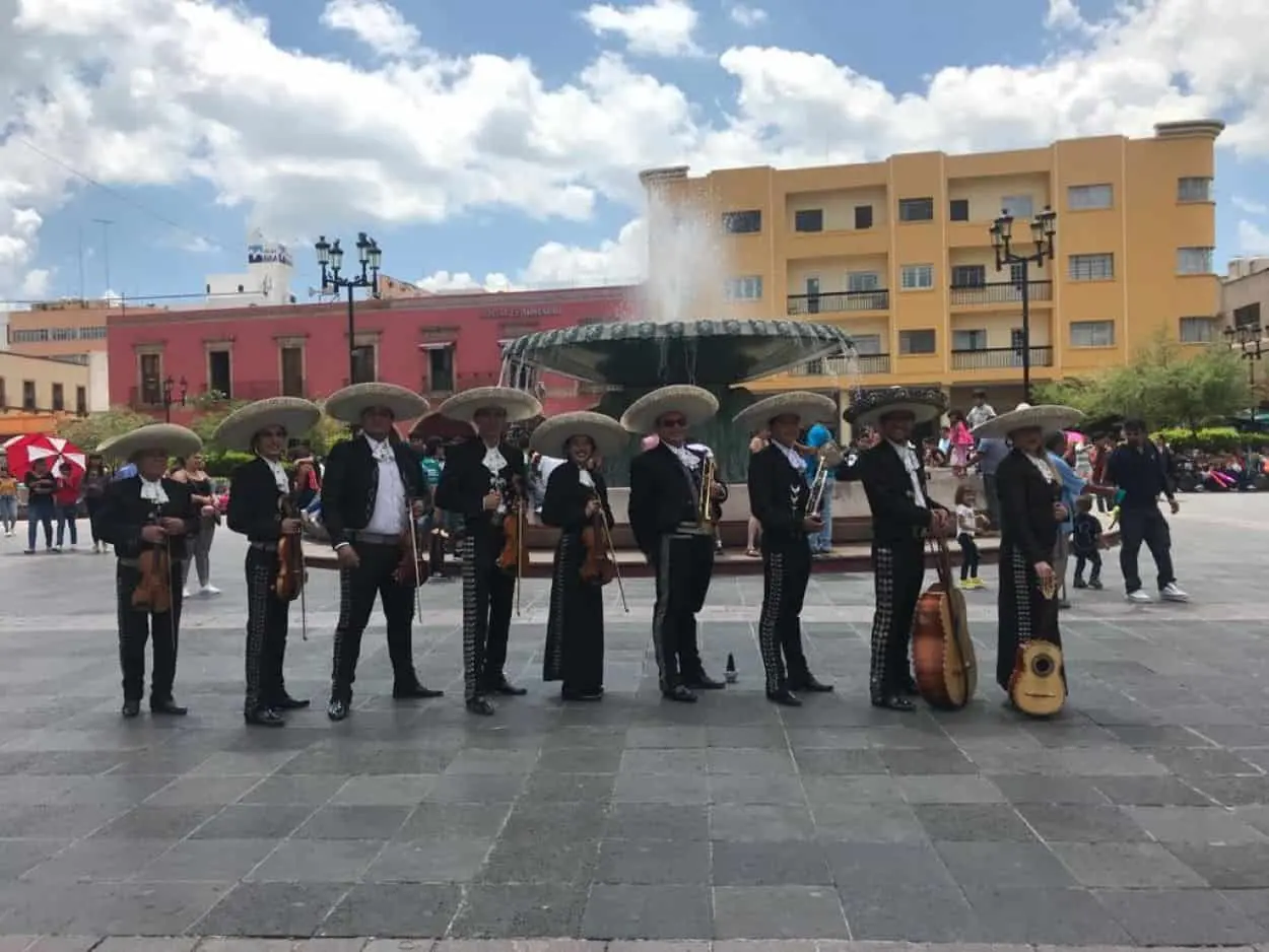 Plaza del Mariachi en León, Guanajuato, historia, tradición y alegría