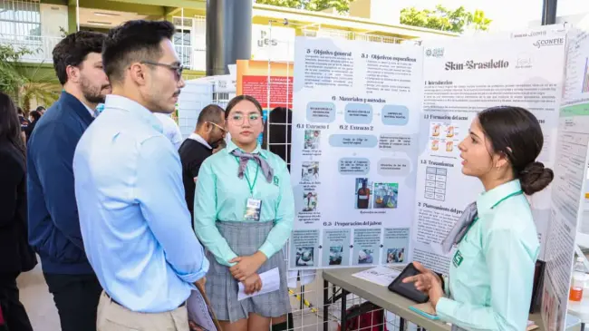 Las estudiantes desarrollaron un proyecto para curar el acné con un jabón a base de palo de Brasil. Foto: Cortesía