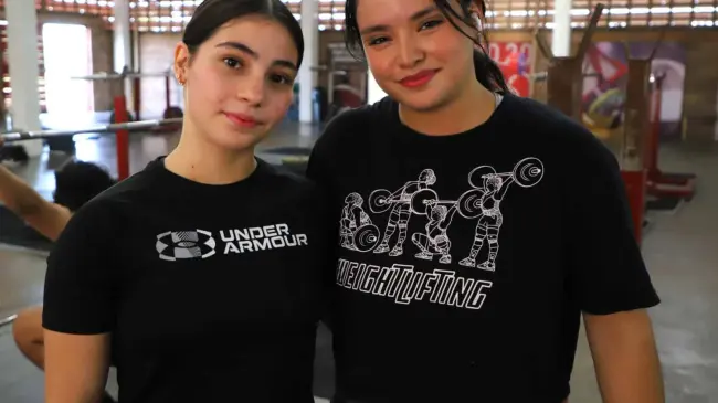 Edizia Yamileth Rivas Ríos y Melani Montes Mokay, pesistas sinaloenses lideran en el levantamiento de pesas con seis medallas en el Torneo Nacional del Pavo 2024. Foto: ISDE