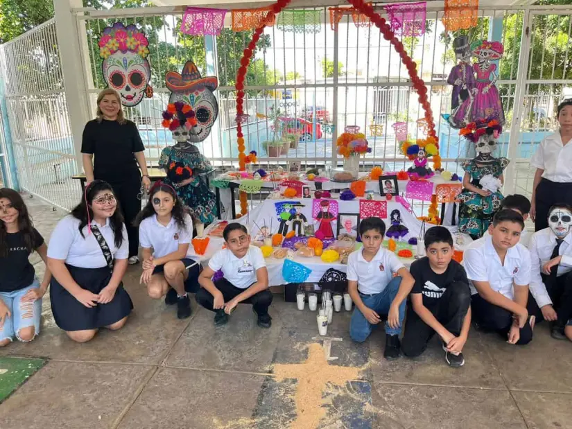 Alma Patricia ha participado con sus alumnos en todos los festivales culturales de sus escuelas.