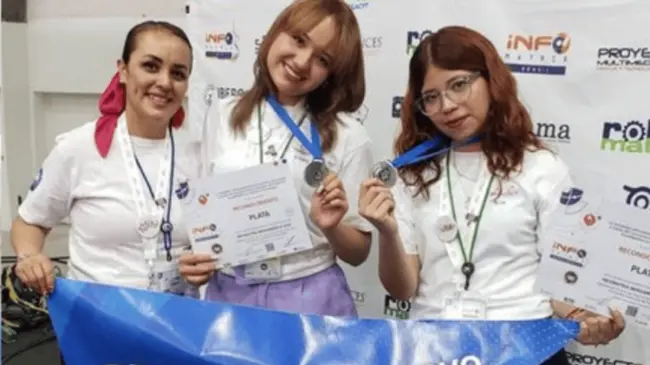 Alumnas (CECyTEG) diseñaron aplicación móvil para prevenir a mujeres ante situaciones de riesgo.