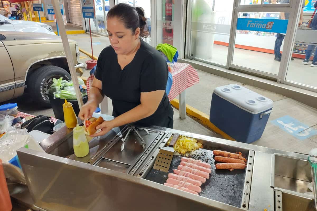 Hot Dogs Santa Fe: Patricia Ramírez celebra 17 años de sabor y satisfacciones en Culiacán