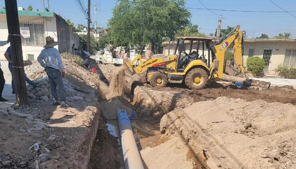 Trabajadores de JAPAC realizan labores.