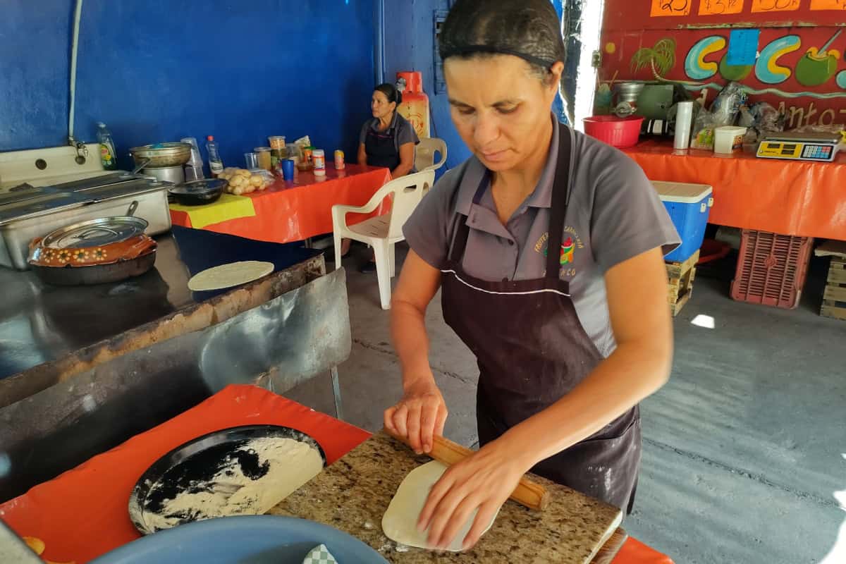 Arcadia Romero: La fuerza de una madre que forja su futuro haciendo tortillas en Culiacán