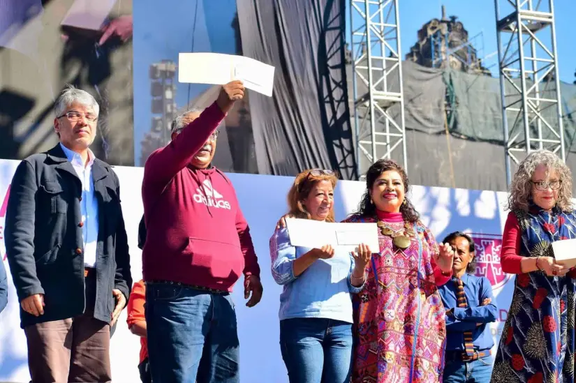 Los beneficiarios del programa de Ingreso Ciudadano Universal. recogieron el pago en el Zócalo capitalino. Foto: Cortesía