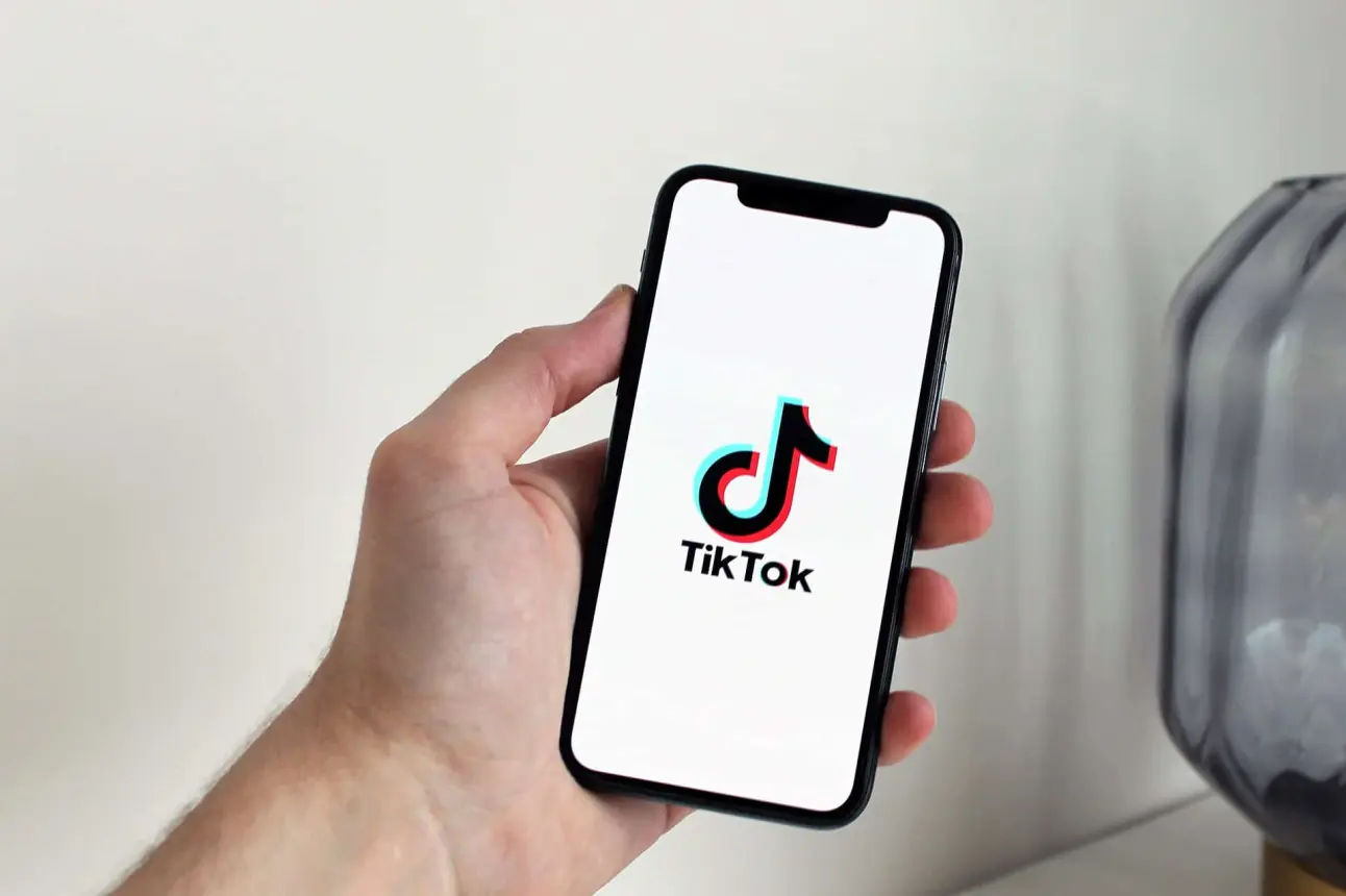 Qué pasa el 3 de diciembre, contexto del suéter en Tiktok, te decimos qué significa.