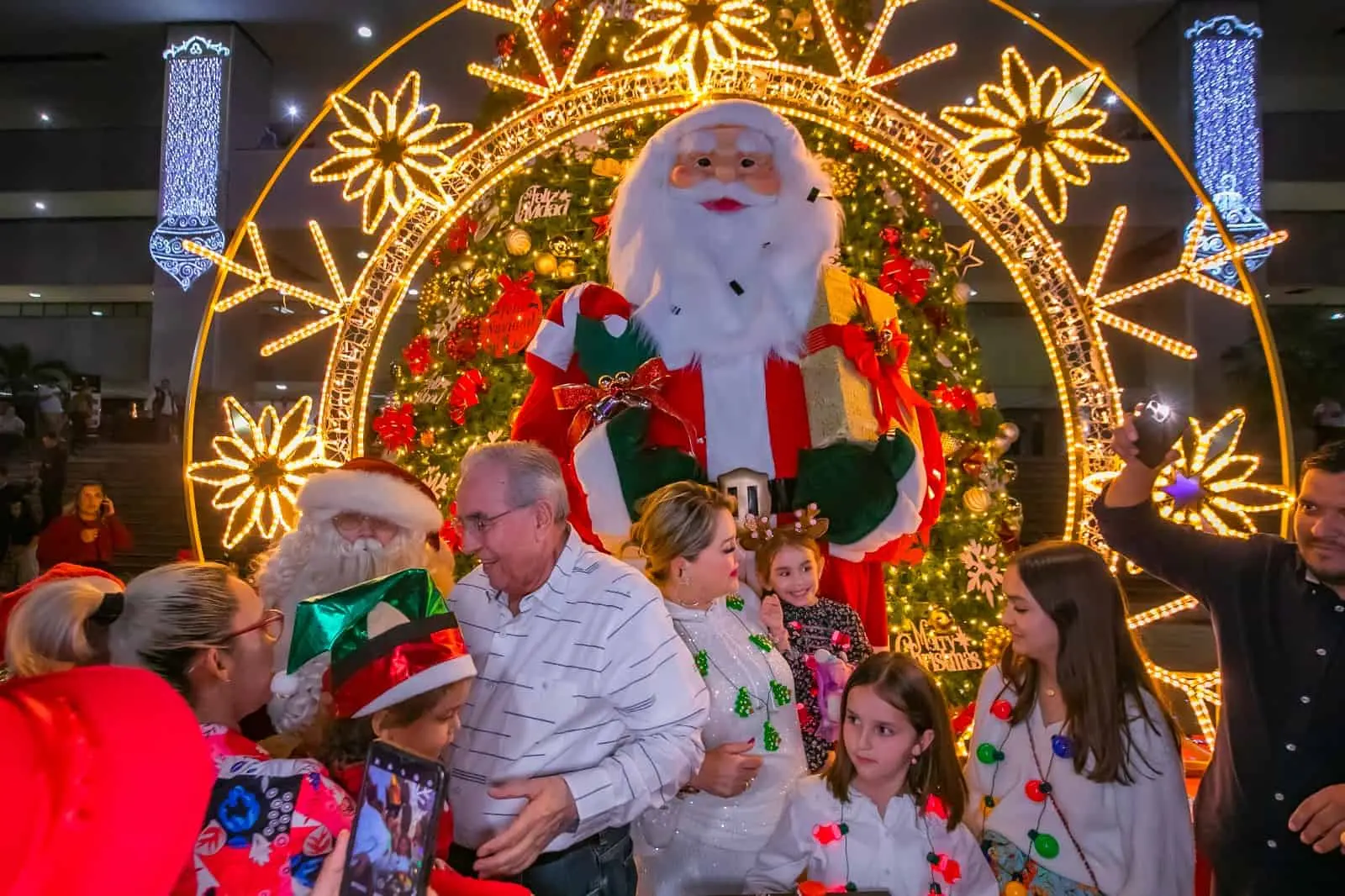 Cada año, las celebraciones navideñas traen alegría a las familias sinaloenses.