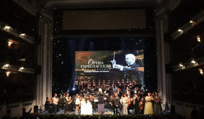 En el marco del Festival Cultural Mazatlán 2024, el Instituto Municipal de Cultura, Turismo y Arte, rinde homenaje al prestigiado director de orquesta por su 45 aniversario de brillante trayectoria musical