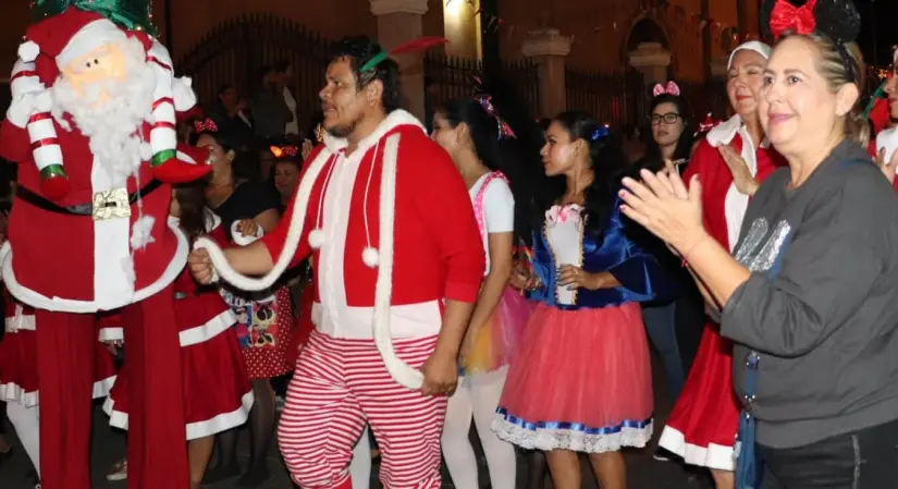 Invitan a las familias a disfrutar del Desfile Navideño en Escuinapa.