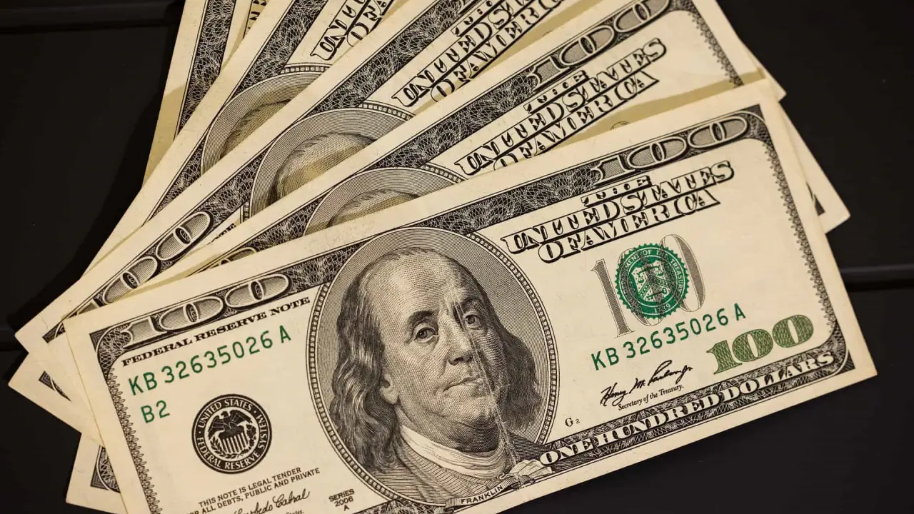 Dólar.