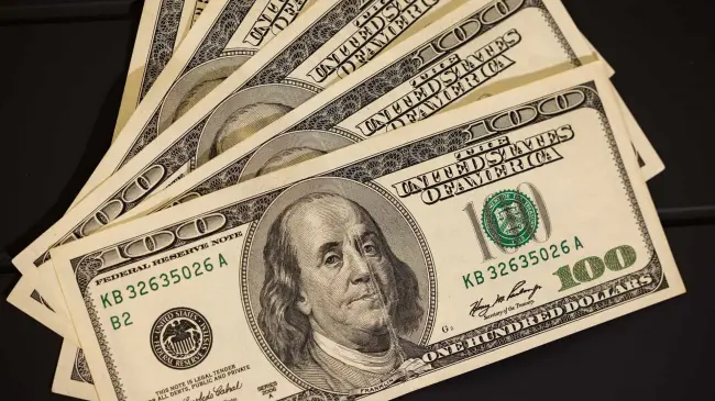 Dólar.