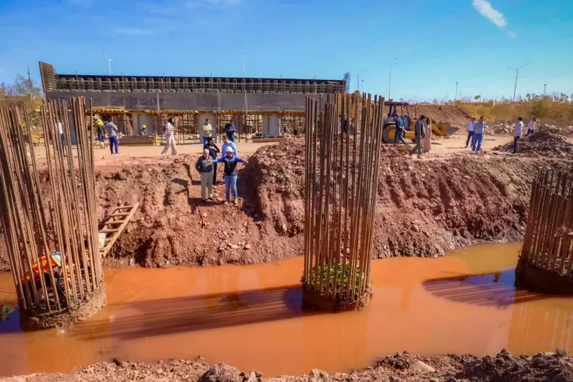 construcción del puente sobre río Humaya