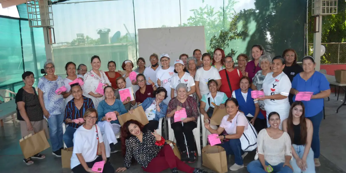 Mujeres entusiastas con el alma joven, descubren nuevas habilidades y fortalecen su autoestima gracias al programa Huellas Mayores por Oxxo, en la colonia Lázaro Cárdenas. Foto: Juan Madrigal